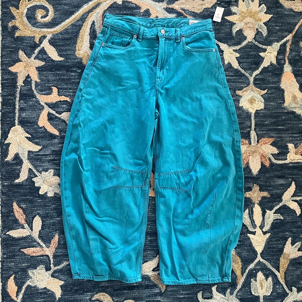 NWT Gap high rise ultrasoft horseshoe jeans in cyan blue, 28 short